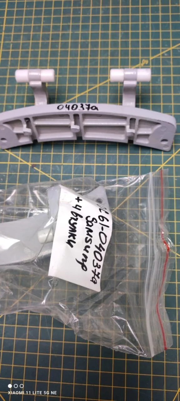 Петля люка Samsung DC61-04037A +4втулки
