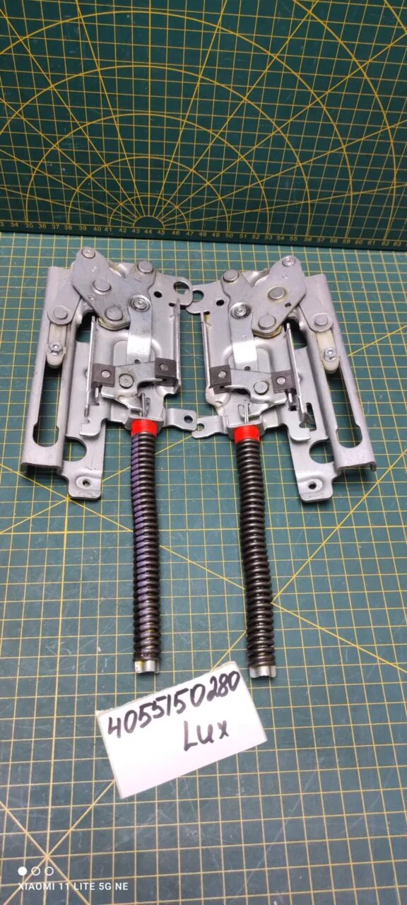 Петли Electrolux 4055150280 Фиол. пара лев+правая для пмм