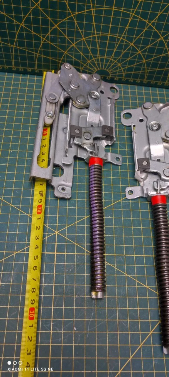 Петли Electrolux 4055150280 Фиол. пара лев+правая для пмм