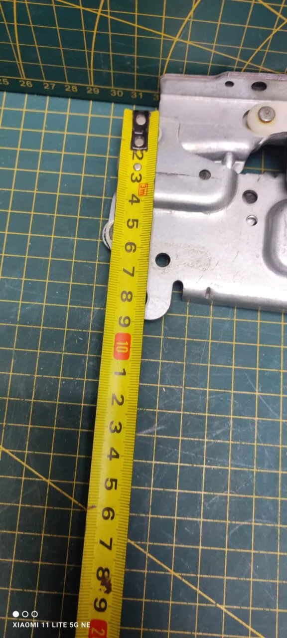 Петли Electrolux 4055150280 Фиол. пара лев+правая для пмм