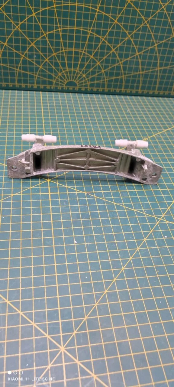 Петля люка Beko 282161 +4втулкиBeko