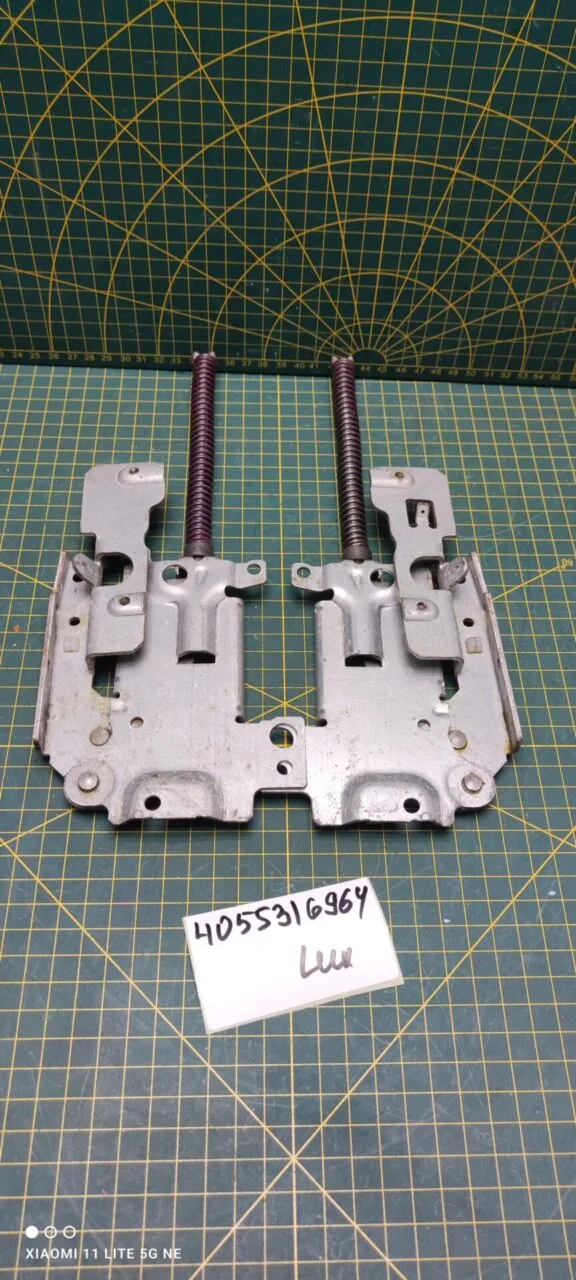 Петли Electrolux 4055316964 Фиол. пара лев+правая для пмм