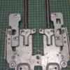 Петли Electrolux 4055316964 Фиол. пара лев+правая для пмм