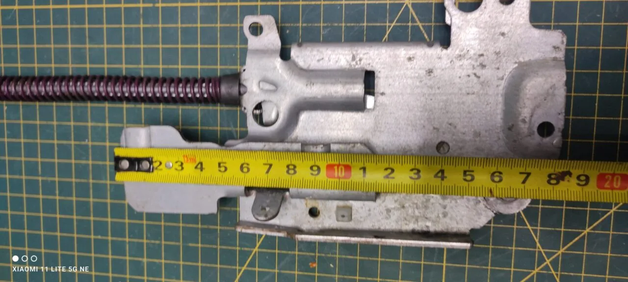 Петли Electrolux 4055316964 Фиол. пара лев+правая для пмм