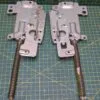 Петли Electrolux 4055393351 Желт. пара лев+правая для пмм