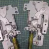 Петли Electrolux 4055393351 Желт. пара лев+правая для пмм