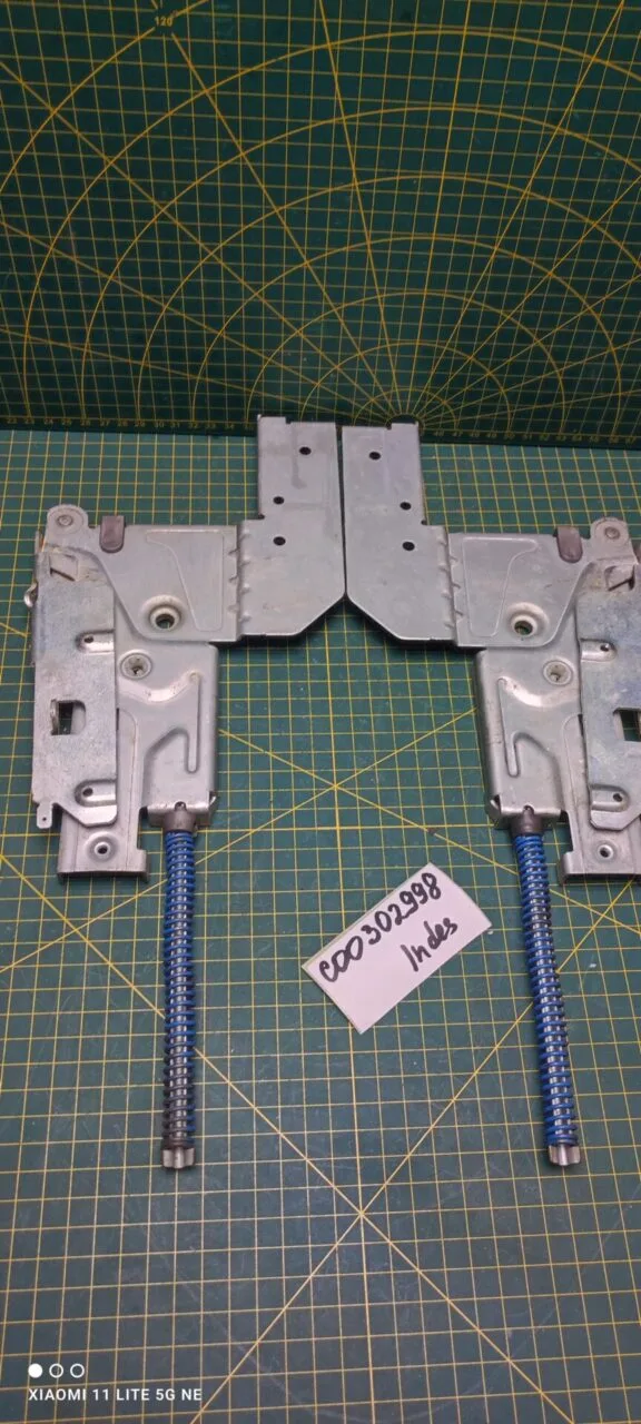 Петли Ariston C 00302998 син. пара лев+правая для пмм