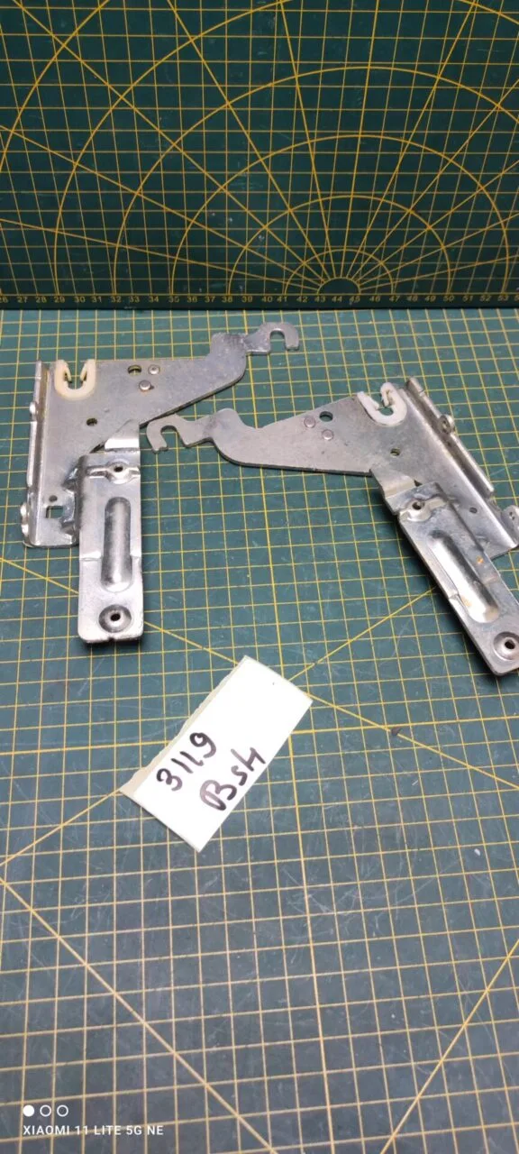 Петли Bosch 263119 пара лев+правая для пмм