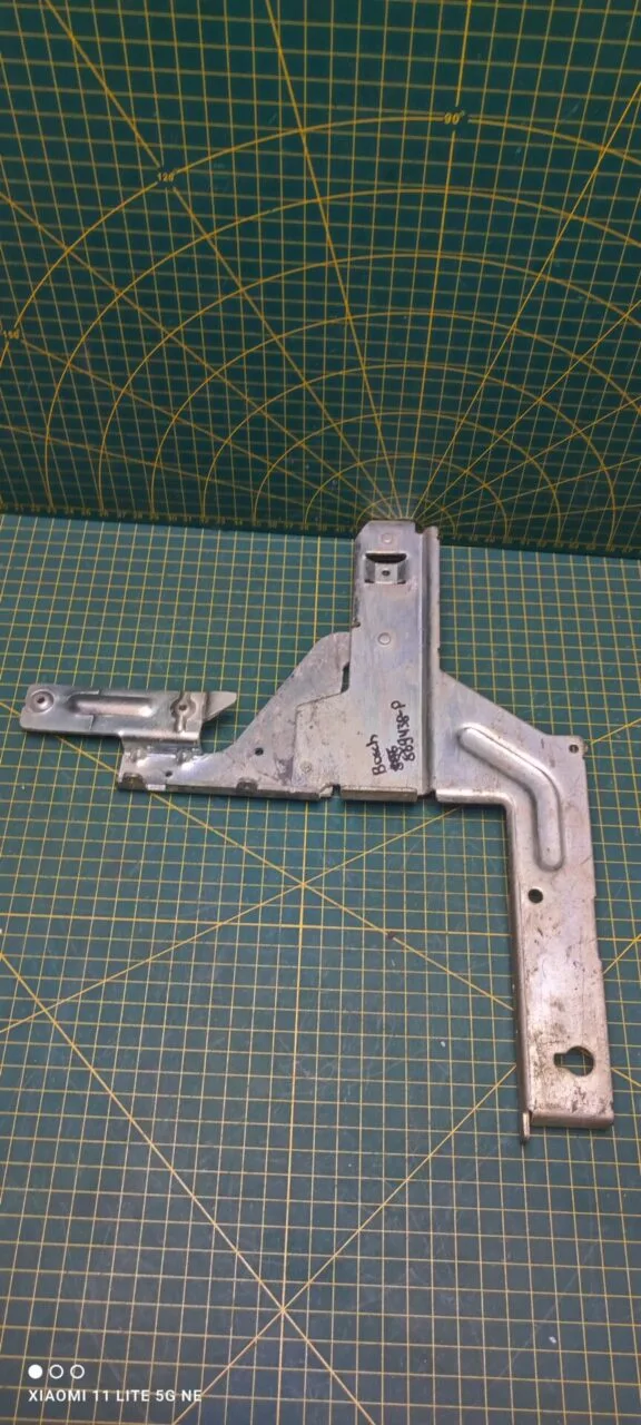 Петля Bosch 869438-p  для пмм