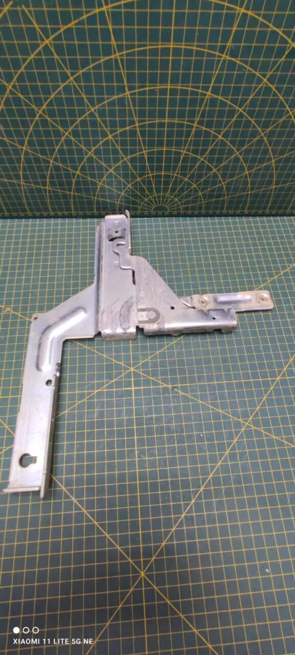 Петля Bosch 869438-p  для пмм