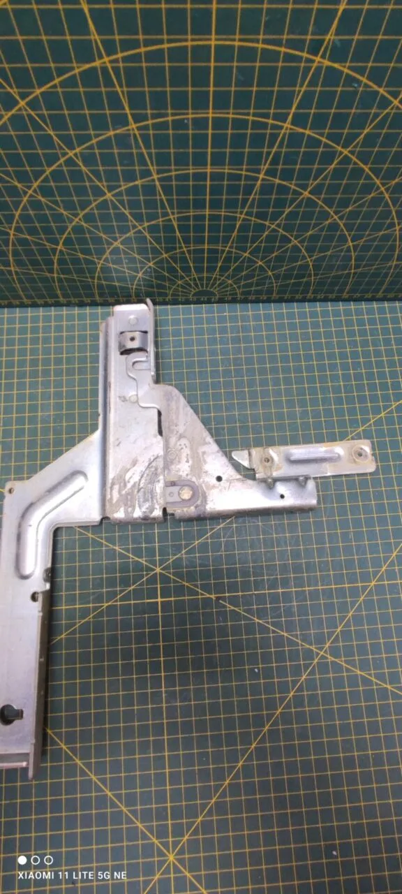 Петля Bosch 869438-p  для пмм