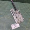 Петля Electrolux 4055316964 фиол.  для пмм
