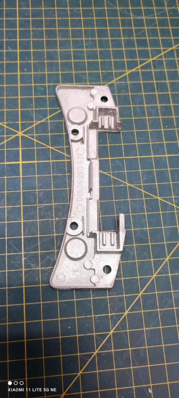 Петля люка Beko 2808860100