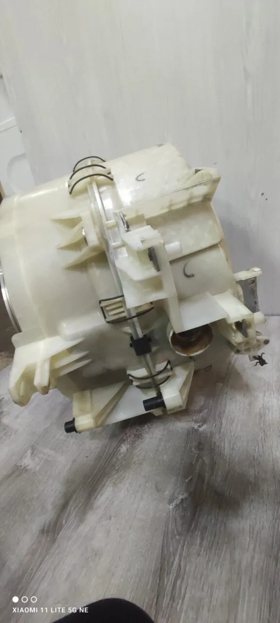 Бак в сборе Samsung DC61-30346a/dc61-30347a 205/206патрубок в бак Только самовывоз!