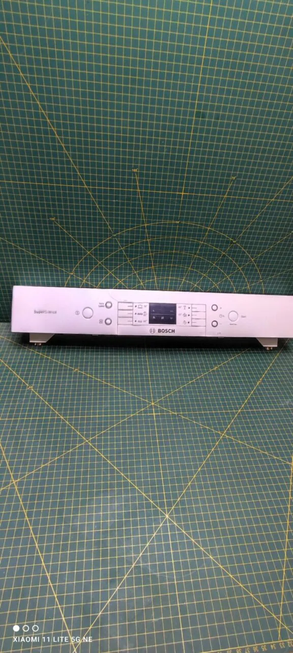 Панель Bosch 9000249876-sms63md2tv/02 с дефектом 60см. отдельностоящая