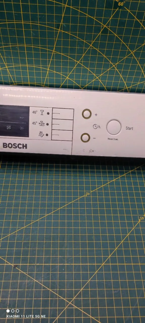 Панель Bosch 9000249876-sms63md2tv/02 с дефектом 60см. отдельностоящая
