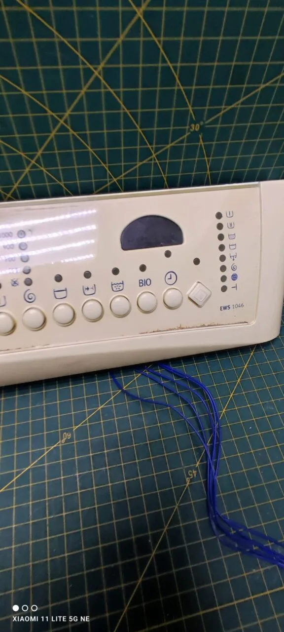Панель Electrolux EWS 1046 с дефектом(желтая панель)