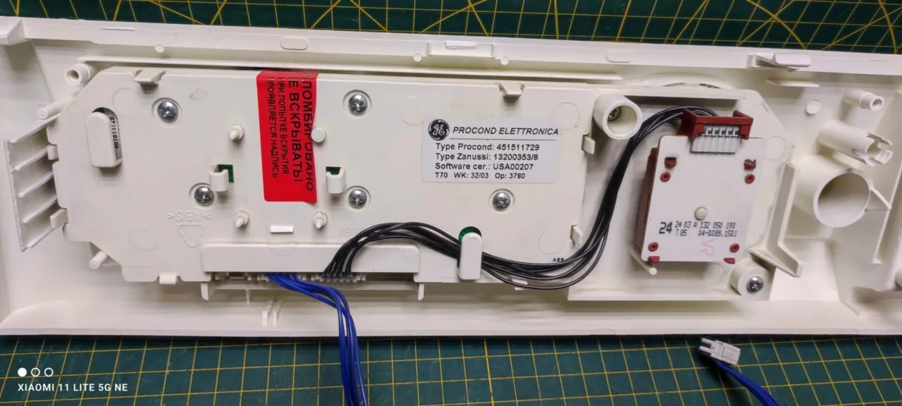 Панель Electrolux EWS 1046 с дефектом(желтая панель)