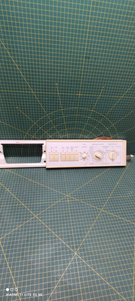 Панель Siemens WM51000FG/01 с дефектом