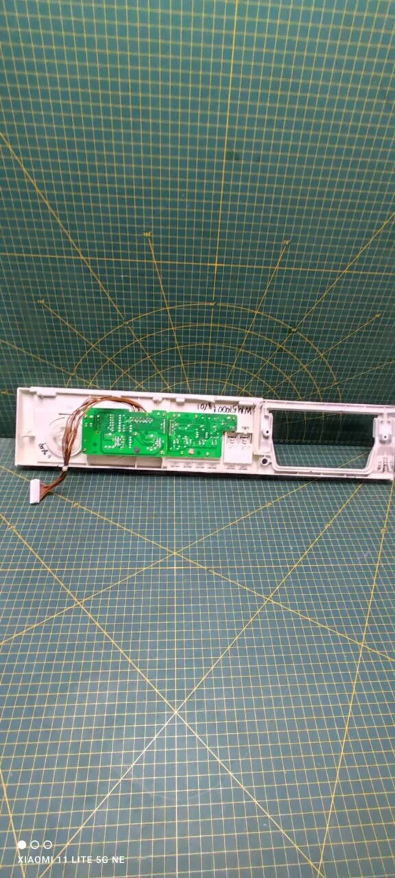 Панель Siemens WM51000FG/01 с дефектом