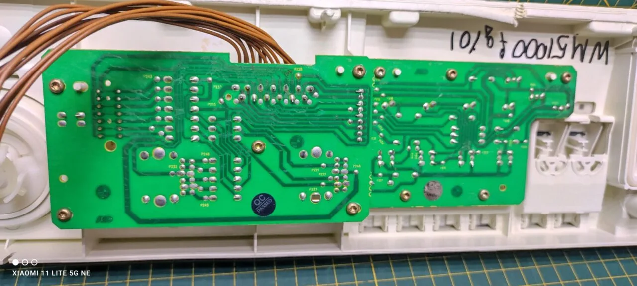 Панель Siemens WM51000FG/01 с дефектом