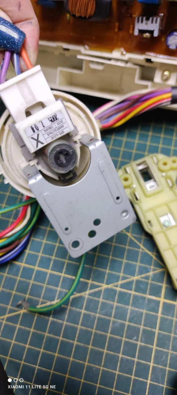 Панель LG F12U1HDNR5