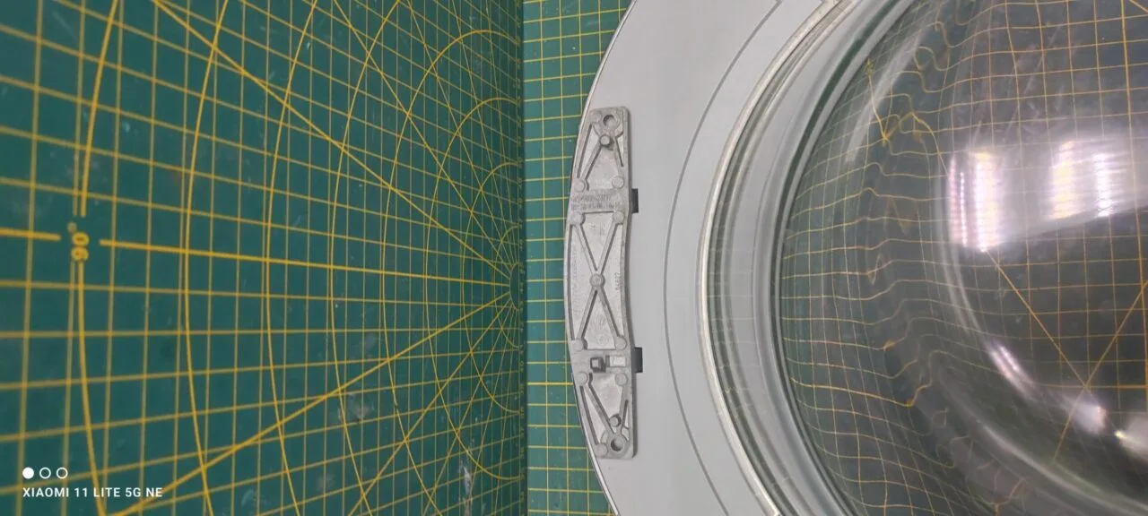 Люк Bosch 704287 белый с дефектом