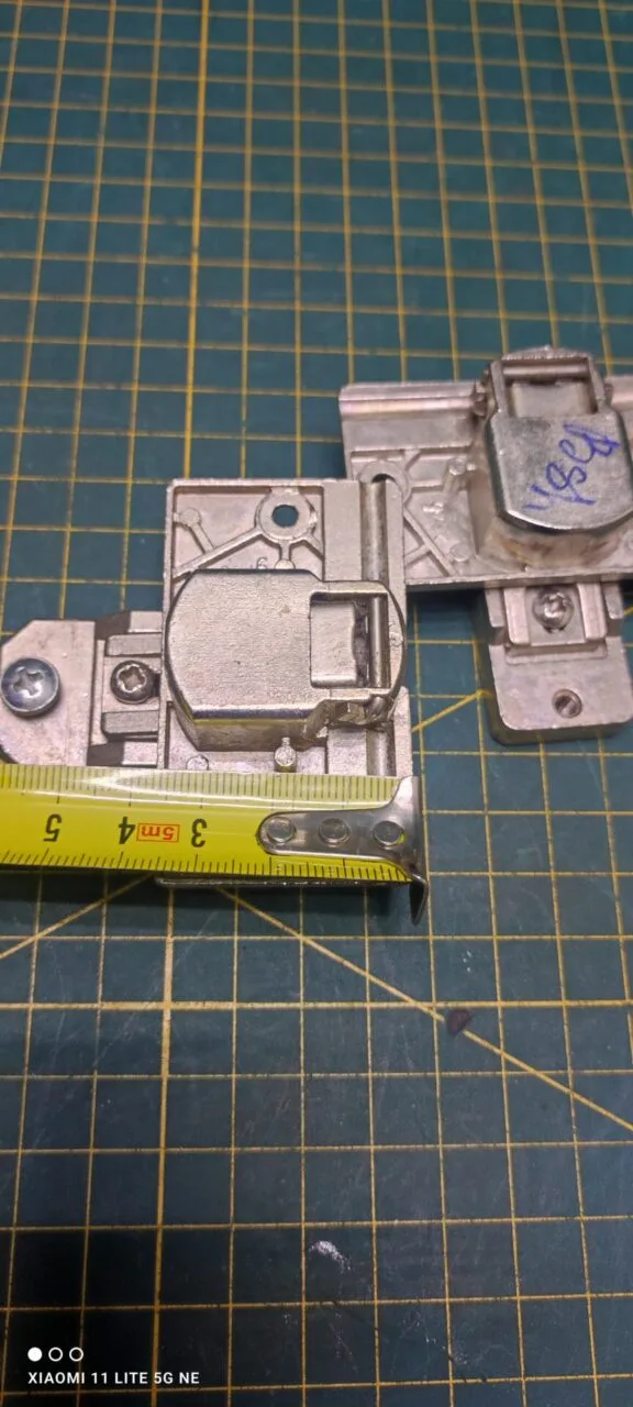 Петли фасада Bosch 610416 пара