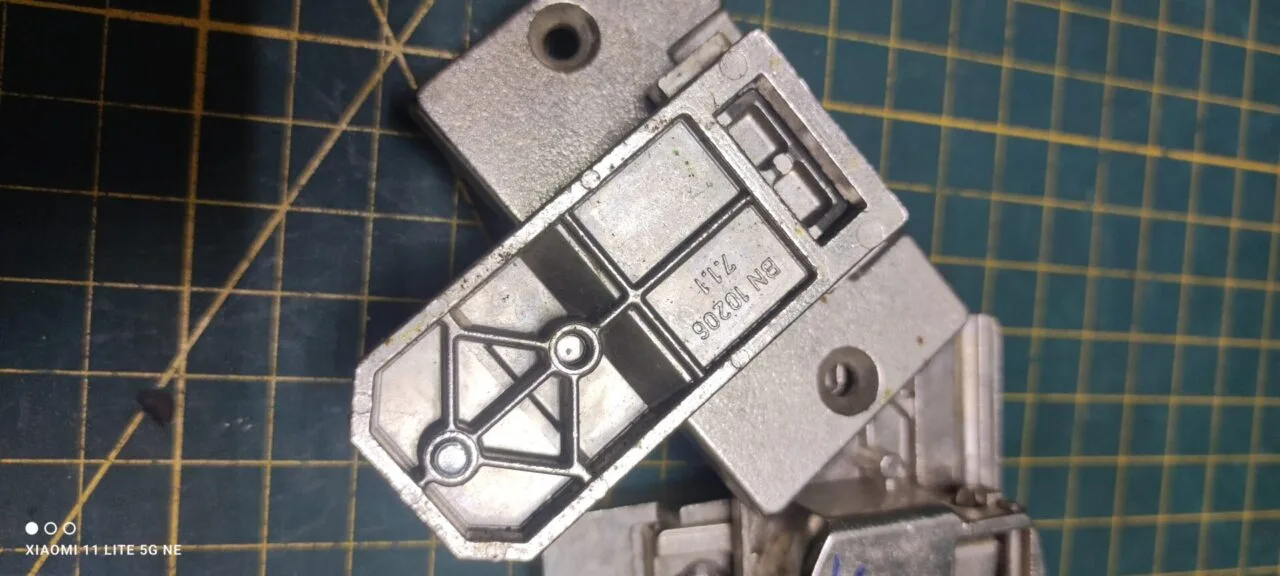 Петли фасада Bosch 610416 пара