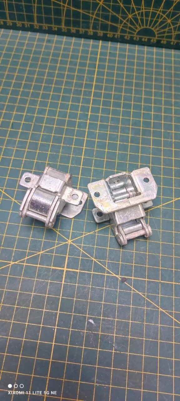 Петли люка Indesit, Ariston C0064541 пара