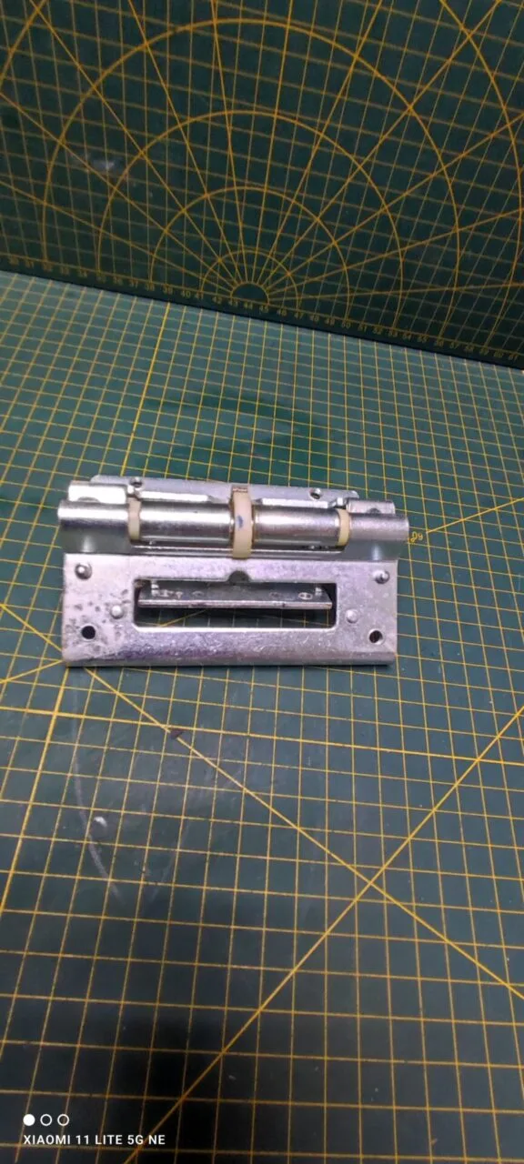 Петля люка Indesit 899456 C00272454