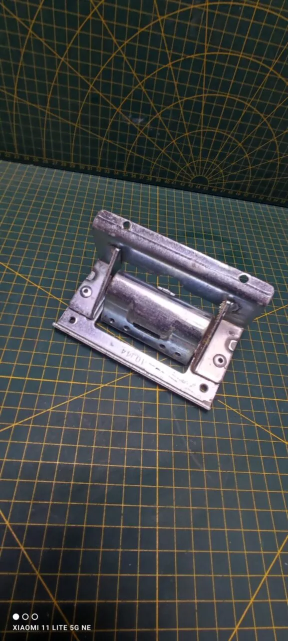 Петля люка Indesit 899456 C00272454
