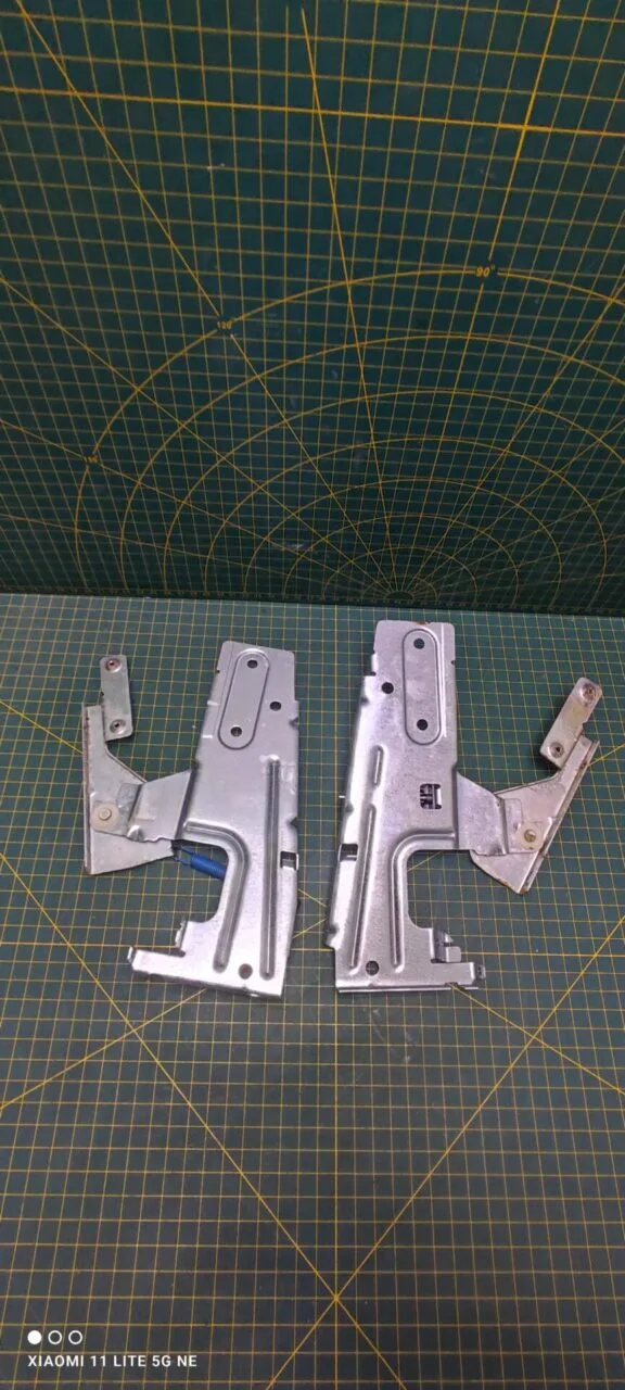 Петли Bosch 690943 пара для пмм