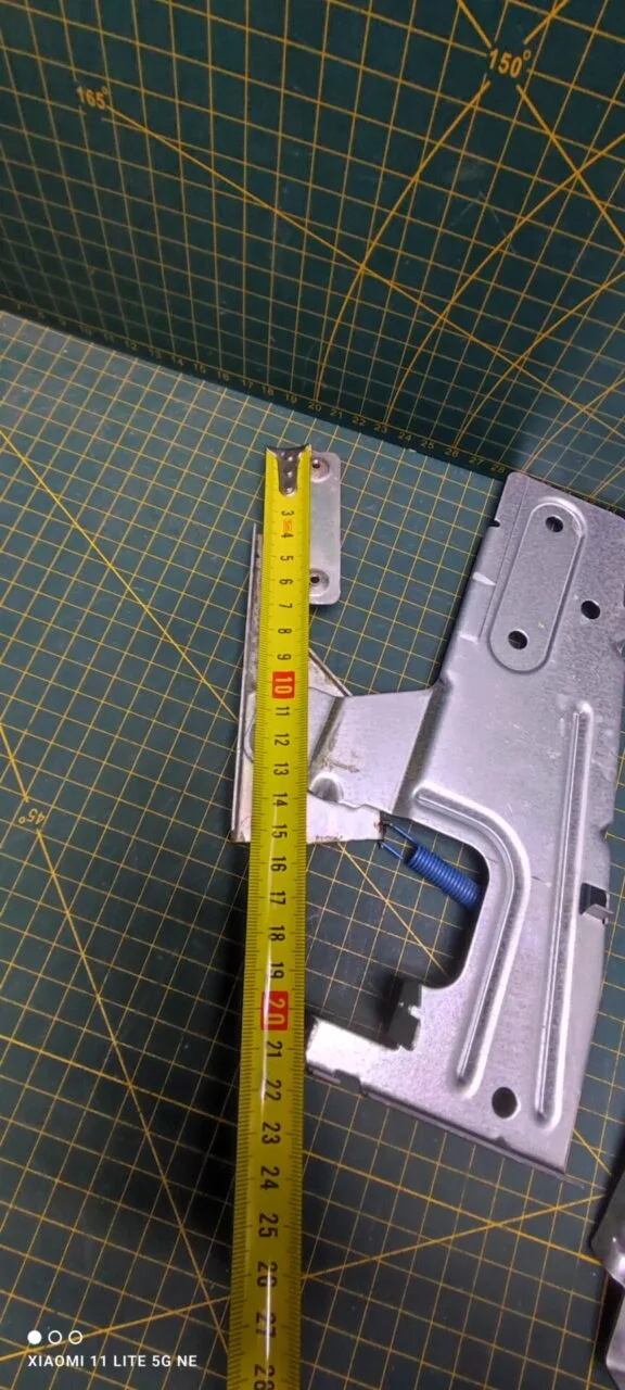 Петли Bosch 690943 пара для пмм