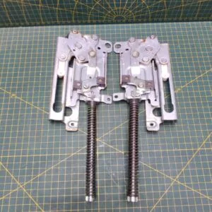Петли Electrolux 4055316964 зел. пара лев.+прав.