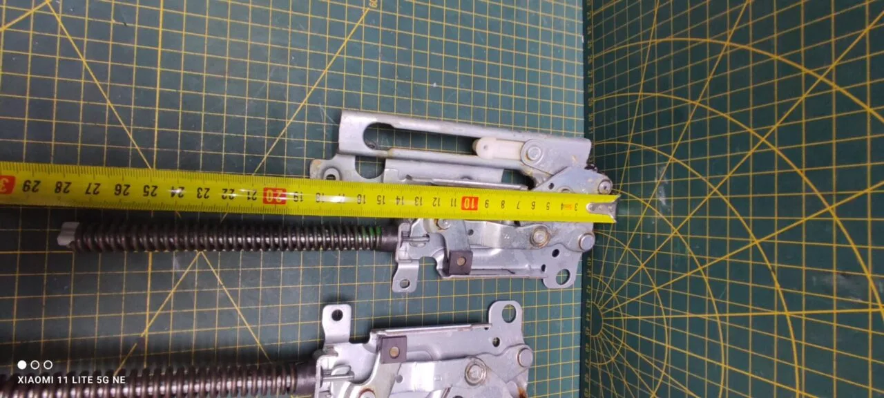 Петли Electrolux 4055316964 зел. пара лев.+прав.