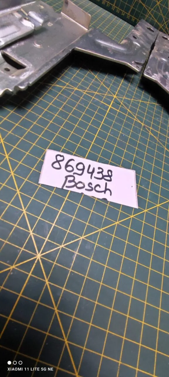 Петли Bosch 869438 пара лев.+прав.
