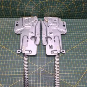 Петли Electrolux 405053450 бел. пара лев.+прав.