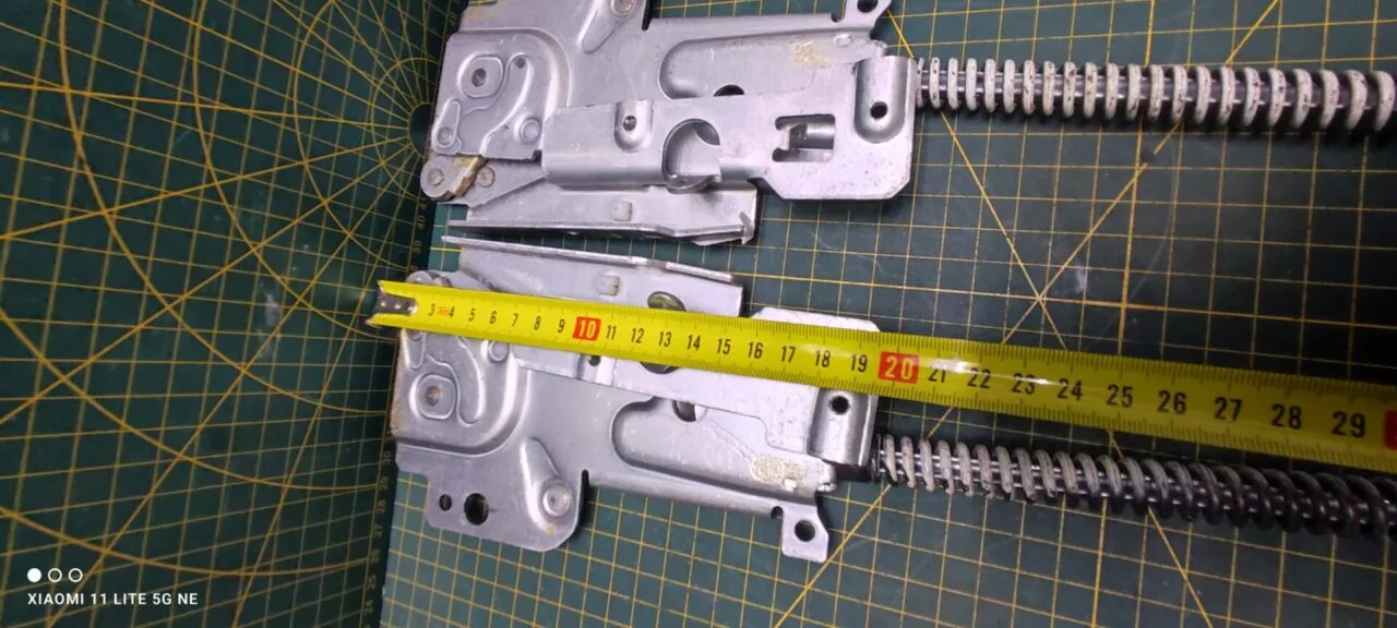 Петли Electrolux 405053450 бел. пара лев.+прав.