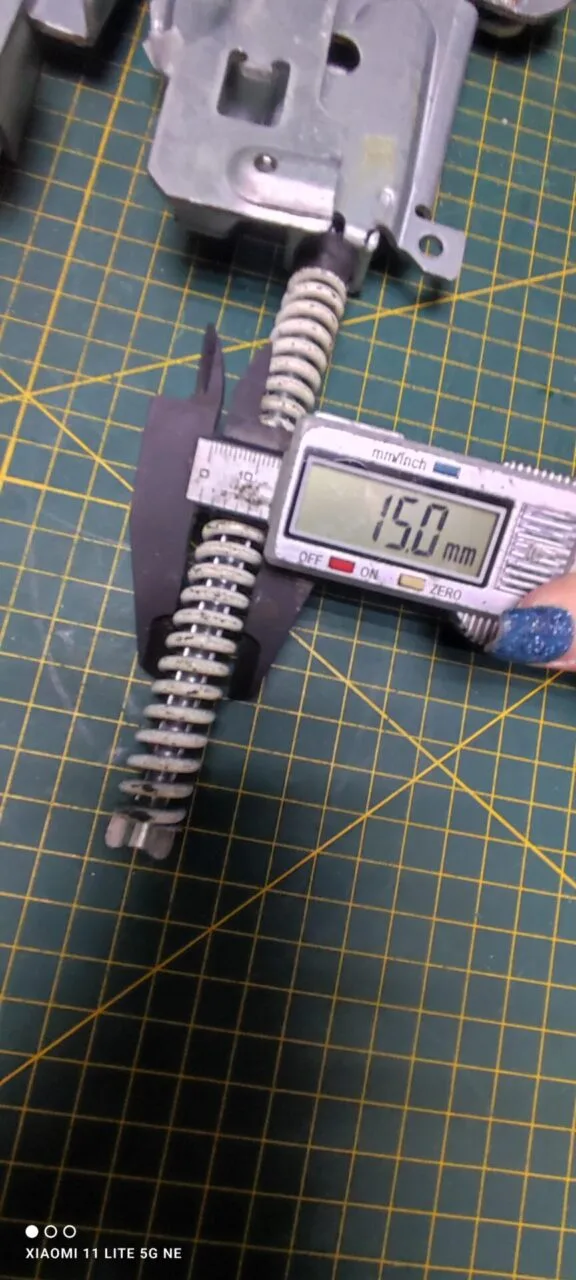 Петли Electrolux 405053450 бел. пара лев.+прав.