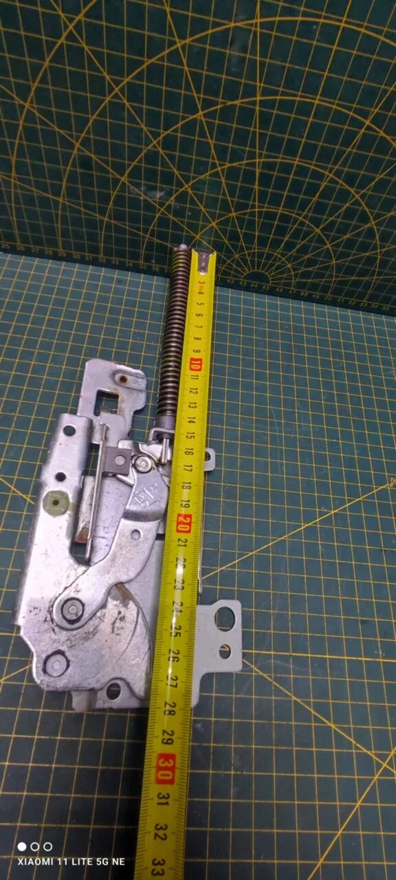 Петля Electrolux 4055391678 зел.