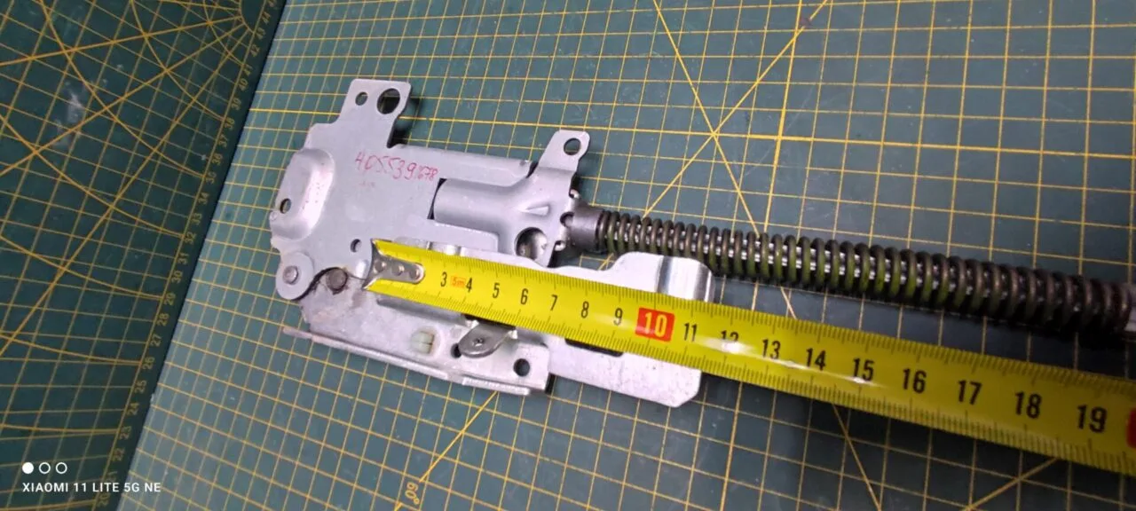 Петля Electrolux 4055391678 зел.