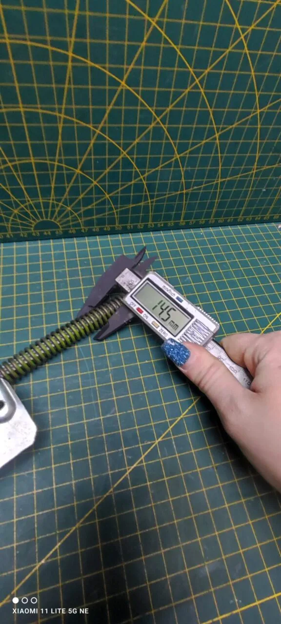 Петля Electrolux 4055391678 зел.