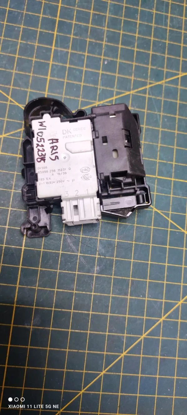 Устройство блокировки люка (УБЛ) Ariston w 10522345