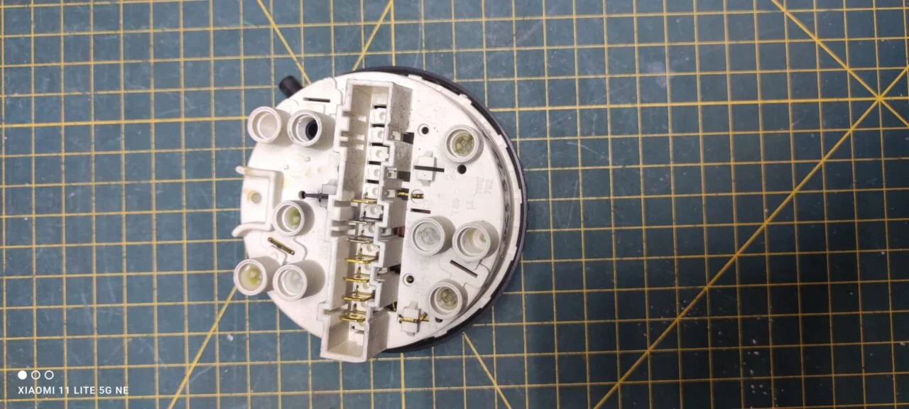 Прессостат Bosch 3065322 ad5