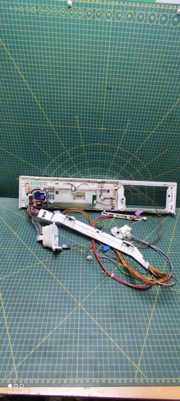 Модуль Bosch WLX 20461OE/18 с дефектом пластика