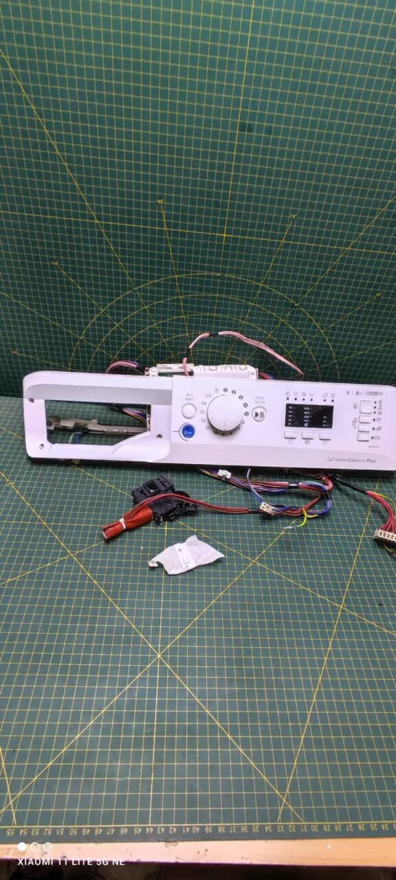 Модуль Indesit BWSA 61051 с дефектом (люк под петлю)