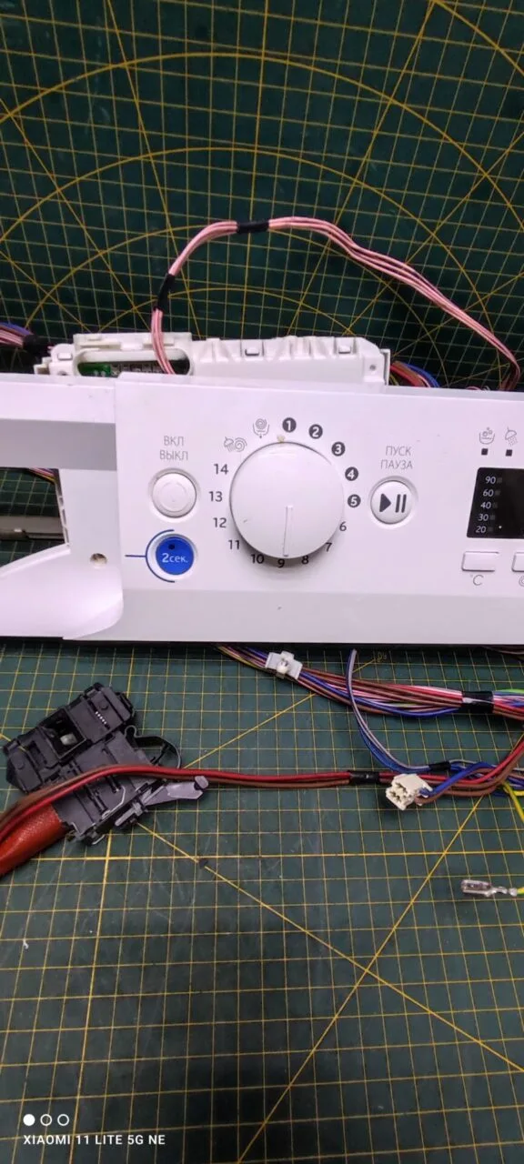 Модуль Indesit BWSA 61051 с дефектом (люк под петлю)