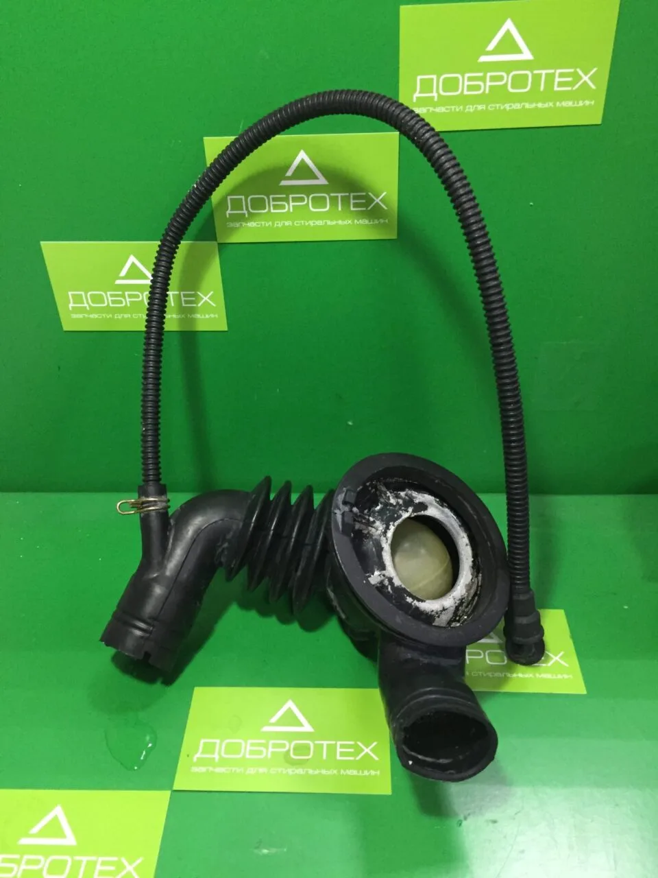 Патрубок Bosch 5550000024 5550008435 9000047124 не заглушен