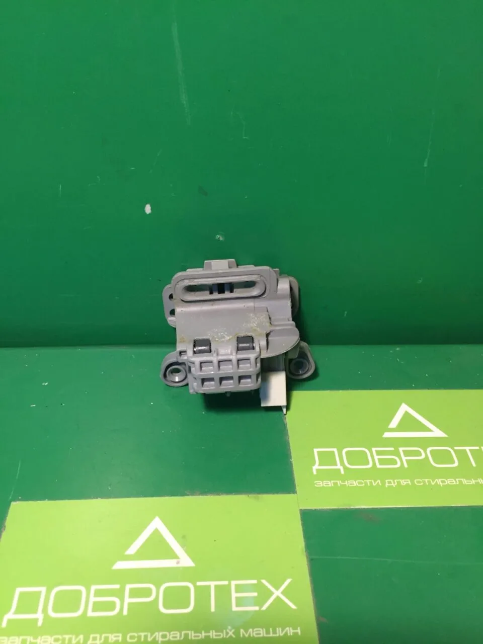 Замок двери Indesit Ariston Whirlpool  C00282805 для пмм